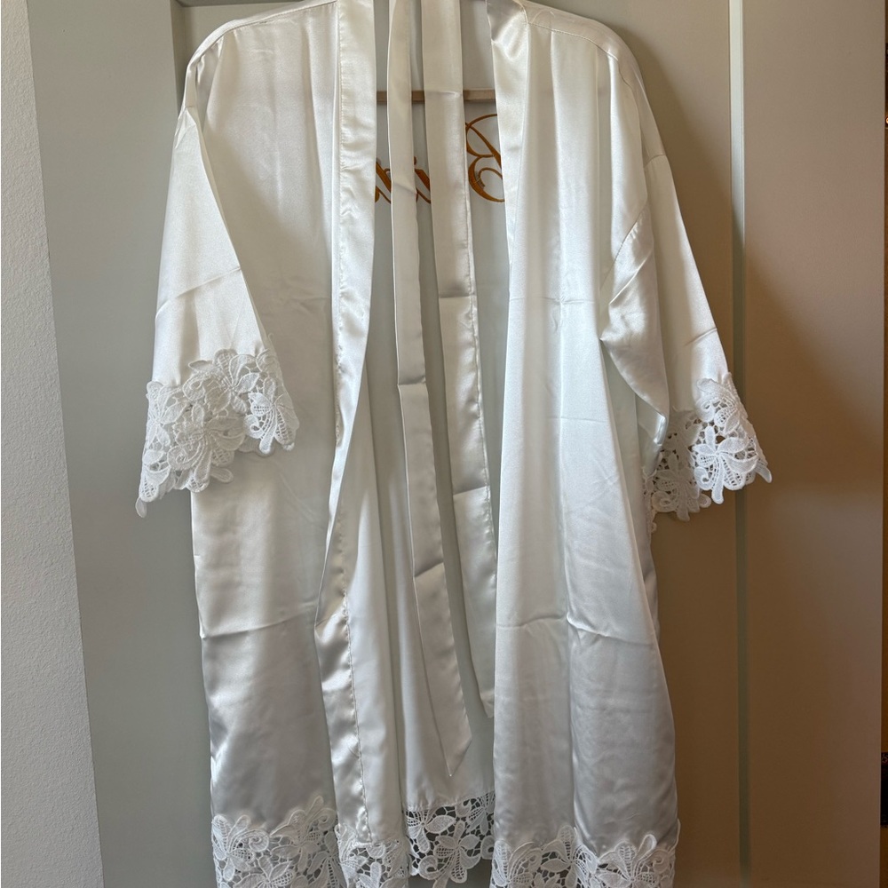White Lace Trim Bride Robe